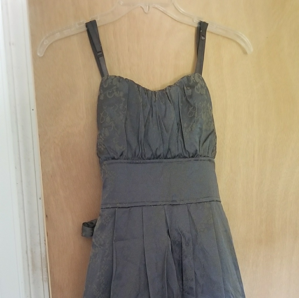 Gray Snap brand Size 9 Short Formal Dress